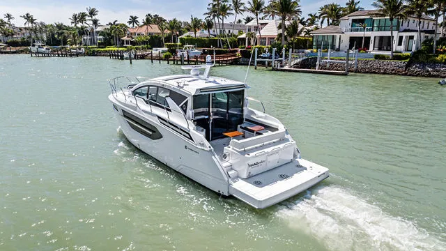 Slide: The Image of Cruisers Yachts 42 Cantius 2023 - 95