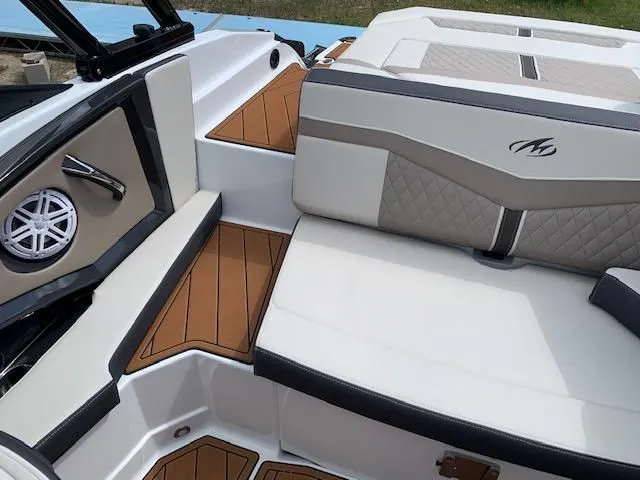 Slide: The Image of Interior of 2021 Monterey 218 Super Sport with luxurious seating. - 9