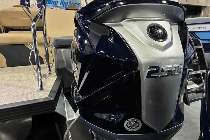 Slide: The Image of 2026 Evotti 723CS boat engine, sleek design, 250 horsepower, ultra-low emission. - 14