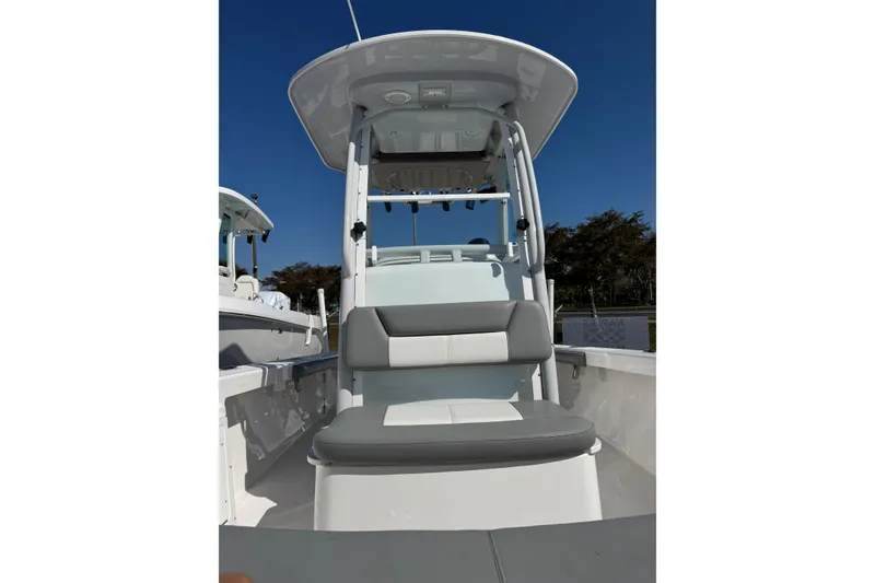 Slide: The Image of 2024 Everglades 243 Center Console boat with seating and console view. - 10