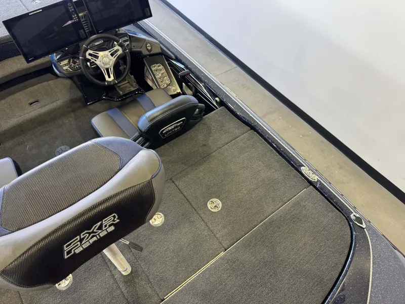 Slide: The Image of Skeeter FXR 21 Limited 2020 - 10