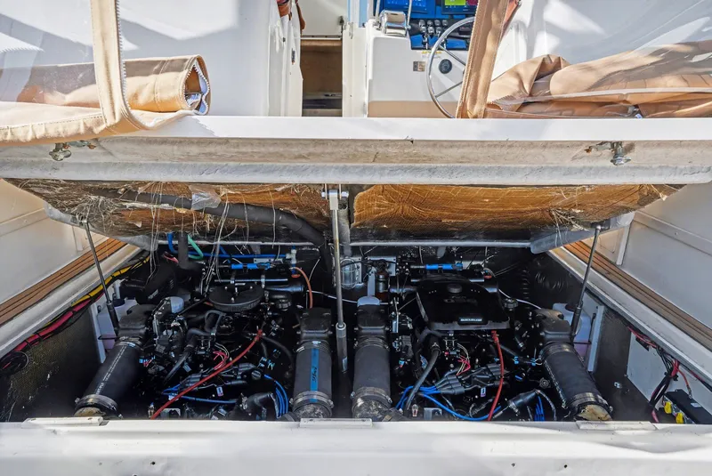 Slide: The Image of Engine compartment of a 2002 Albemarle 28 Express boat. - 4