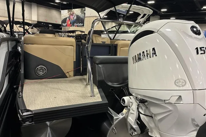 Slide: The Image of 2026 Evotti 521QL boat with Yamaha 150 outboard motor at indoor exhibition. - 8