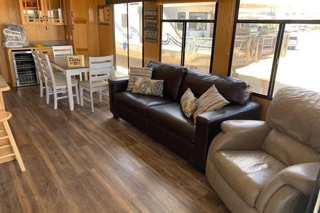 Slide: The Image of Interior of 2005 Sumerset Starchaser houseboat with leather seating and dining area. - 18