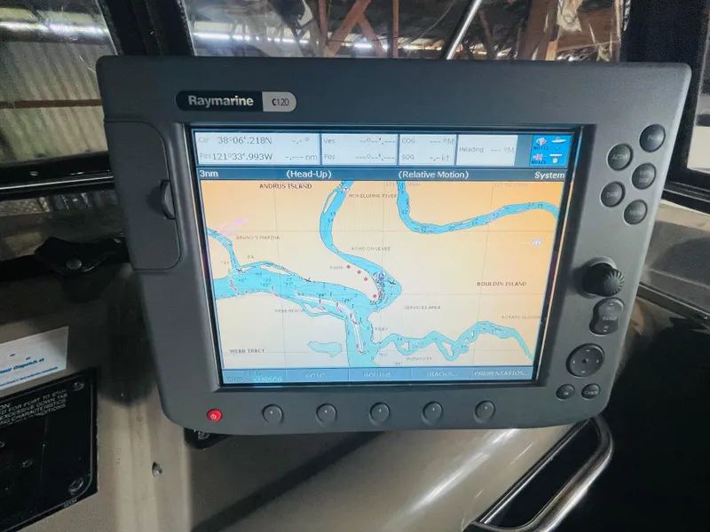 Slide: The Image of Raymarine E120 navigation system on 1995 Bayliner 4587 Motoryacht. - 21