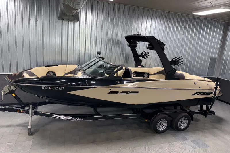 The Image of MB B52 23 Classic 2021 - undefined