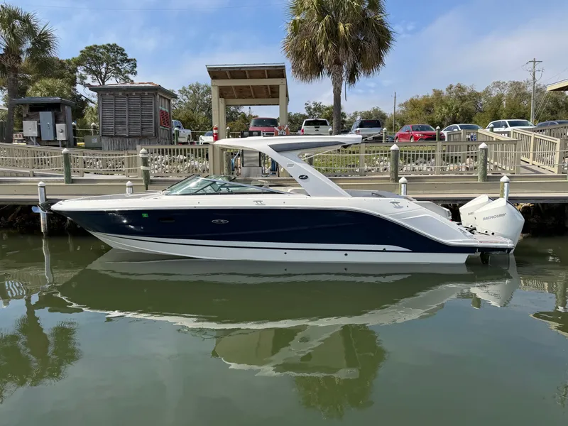 Slide: The Image of Sea Ray SLX 310 Outboard 2024 - 1
