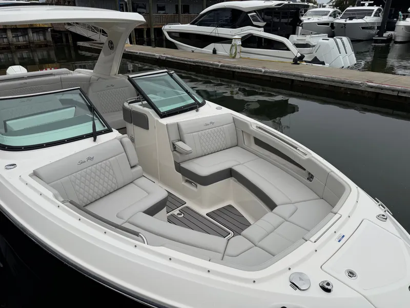 Slide: The Image of Sea Ray SLX 310 Outboard 2024 - 12