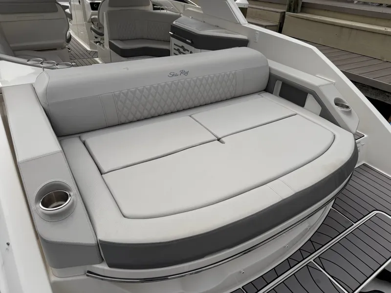 Slide: The Image of Sea Ray SLX 310 Outboard 2024 - 15