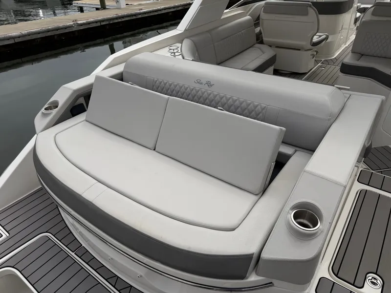 Slide: The Image of Sea Ray SLX 310 Outboard 2024 - 16