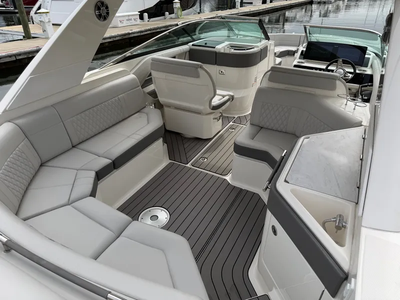 Slide: The Image of Sea Ray SLX 310 Outboard 2024 - 19