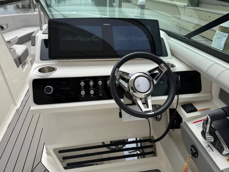 Slide: The Image of Sea Ray SLX 310 Outboard 2024 - 20