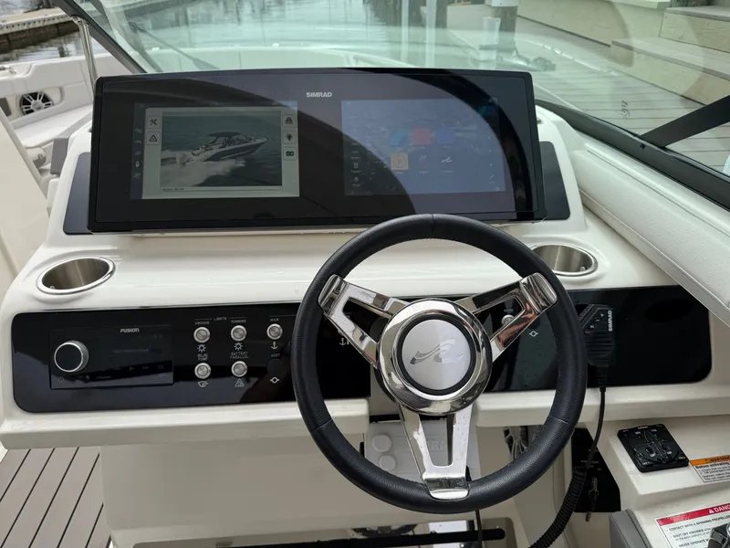 Slide: The Image of Sea Ray SLX 310 Outboard 2024 - 21