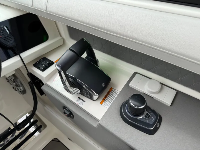 Slide: The Image of Sea Ray SLX 310 Outboard 2024 - 24