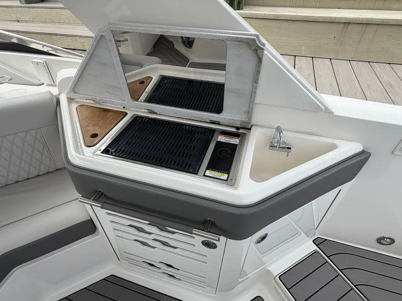 Slide: The Image of Sea Ray SLX 310 Outboard 2024 - 30