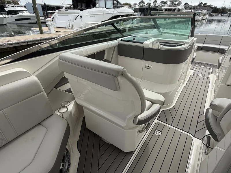 Slide: The Image of Sea Ray SLX 310 Outboard 2024 - 32