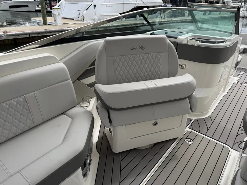 Slide: The Image of Sea Ray SLX 310 Outboard 2024 - 33