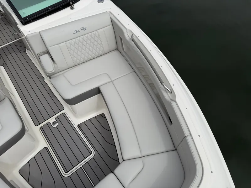 Slide: The Image of Sea Ray SLX 310 Outboard 2024 - 38