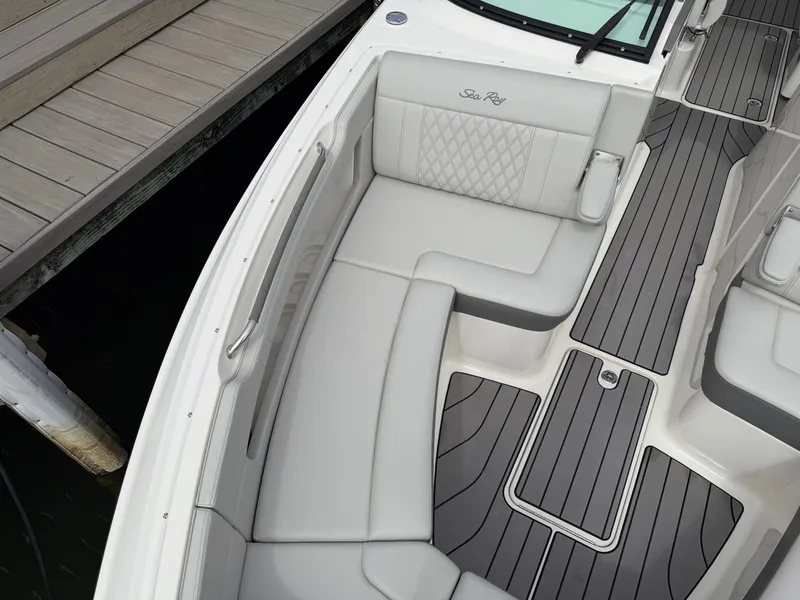 Slide: The Image of Sea Ray SLX 310 Outboard 2024 - 39