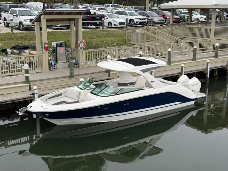 Slide: The Image of Sea Ray SLX 310 Outboard 2024 - 4