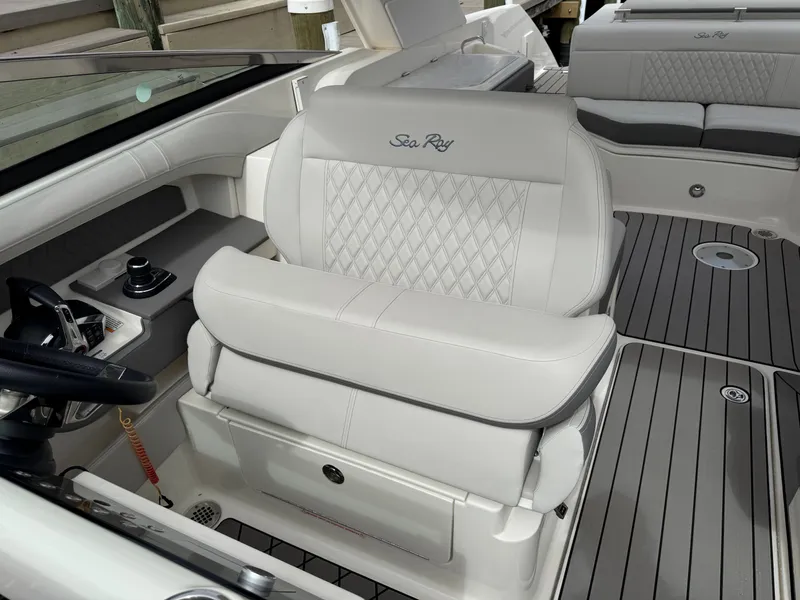 Slide: The Image of Sea Ray SLX 310 Outboard 2024 - 40