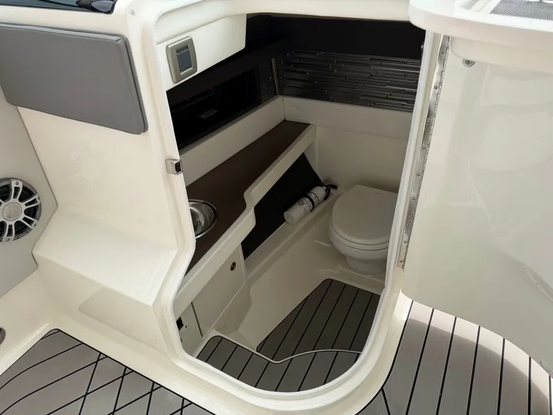 Slide: The Image of Sea Ray SLX 310 Outboard 2024 - 41