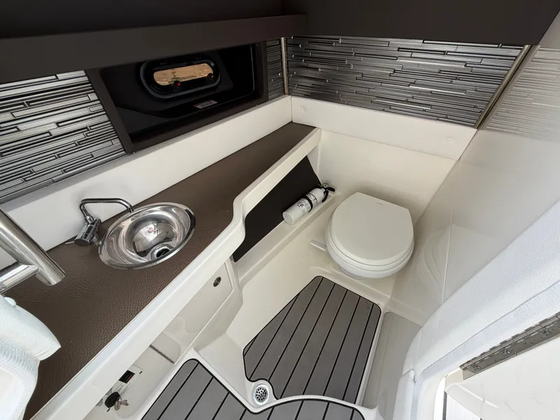 Slide: The Image of Sea Ray SLX 310 Outboard 2024 - 42