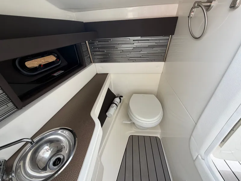 Slide: The Image of Sea Ray SLX 310 Outboard 2024 - 43