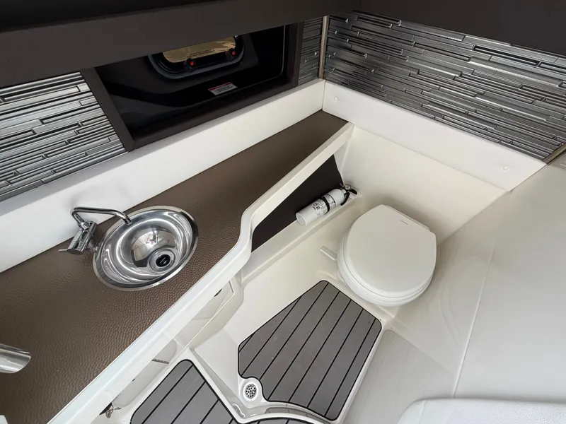 Slide: The Image of Sea Ray SLX 310 Outboard 2024 - 44