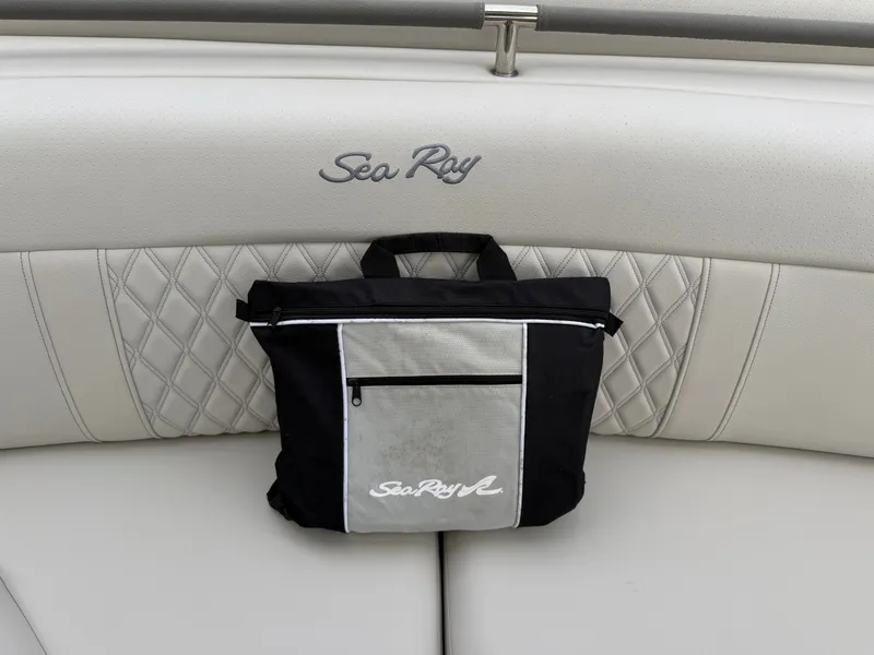 Slide: The Image of Sea Ray SLX 310 Outboard 2024 - 45