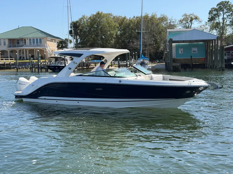 Slide: The Image of Sea Ray SLX 310 Outboard 2024 - 46