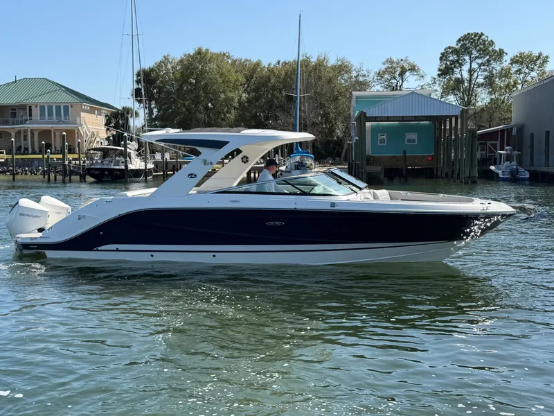 Slide: The Image of Sea Ray SLX 310 Outboard 2024 - 47