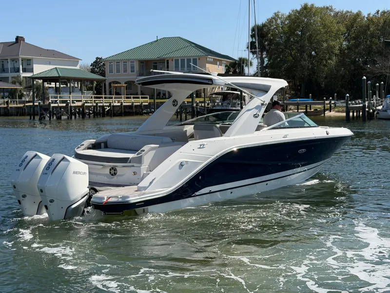 Slide: The Image of Sea Ray SLX 310 Outboard 2024 - 49