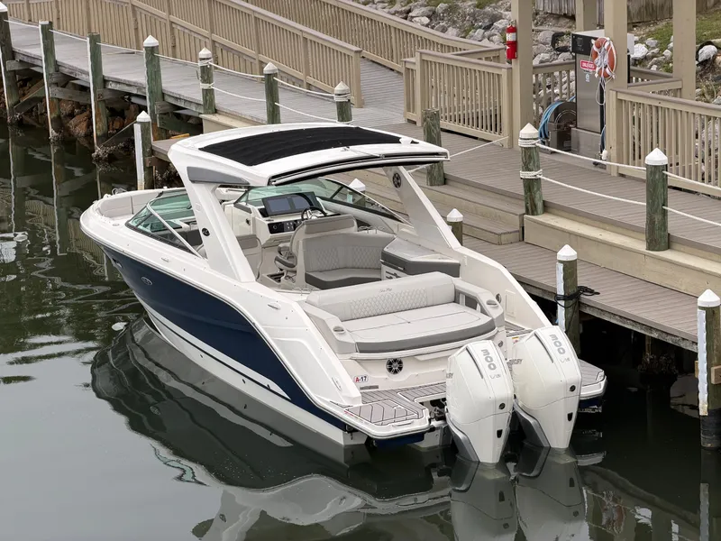Slide: The Image of Sea Ray SLX 310 Outboard 2024 - 5