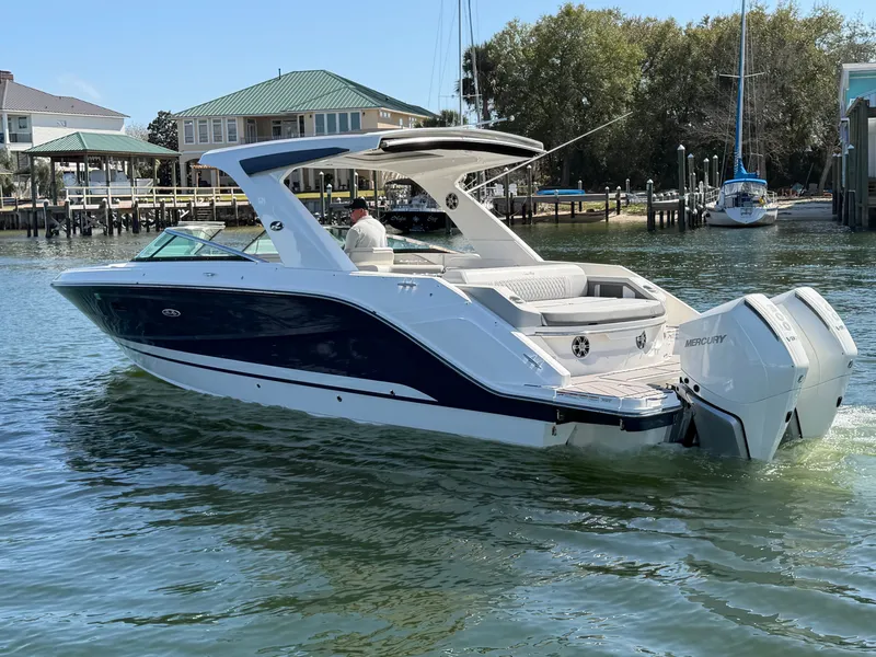 Slide: The Image of Sea Ray SLX 310 Outboard 2024 - 51