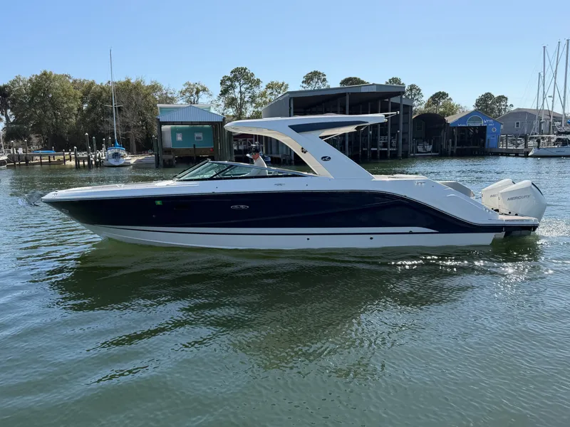 Slide: The Image of Sea Ray SLX 310 Outboard 2024 - 53