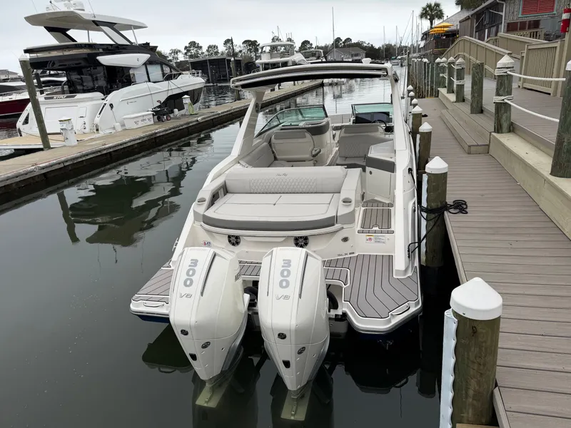 Slide: The Image of Sea Ray SLX 310 Outboard 2024 - 7