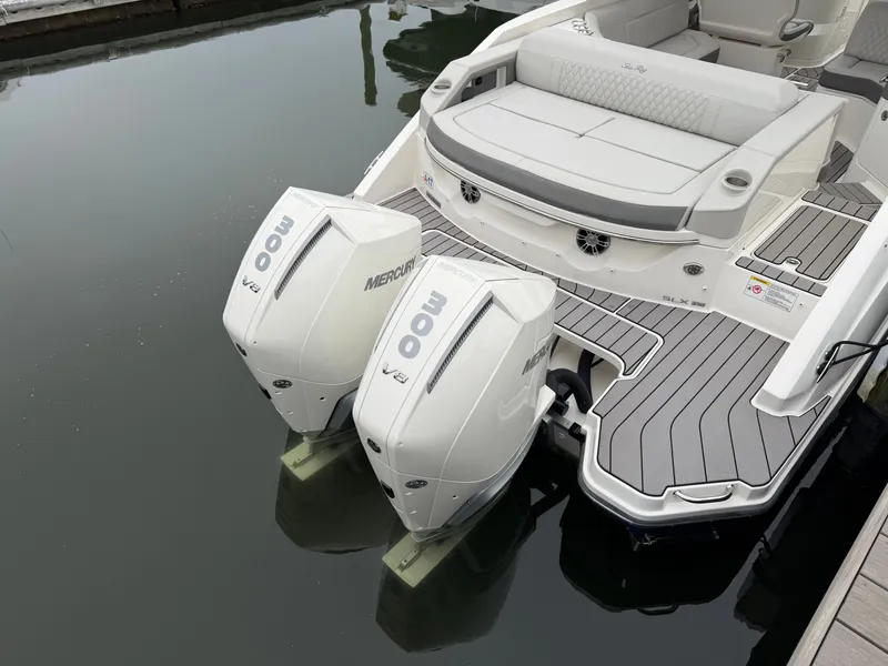 Slide: The Image of Sea Ray SLX 310 Outboard 2024 - 8