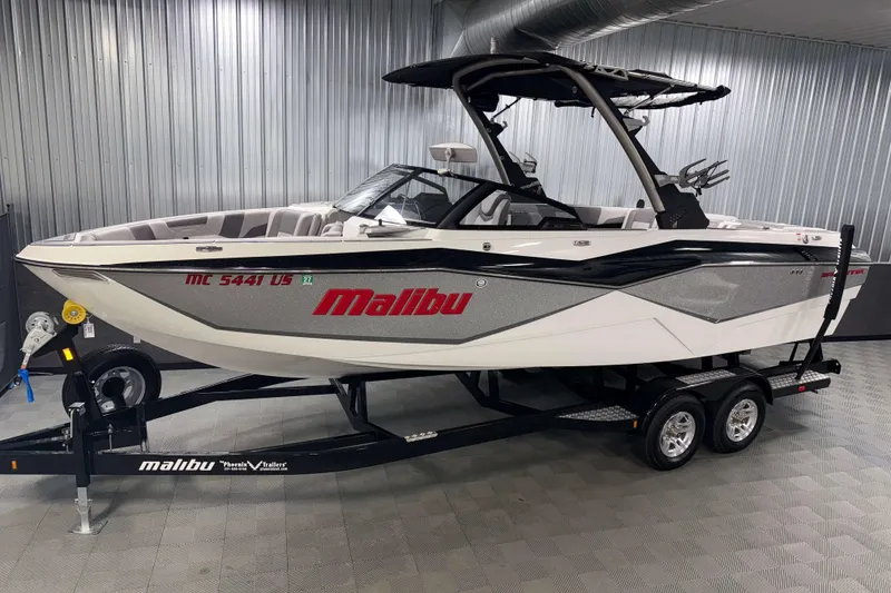 The Image of Malibu Wakesetter 25 LSV 2022 - undefined
