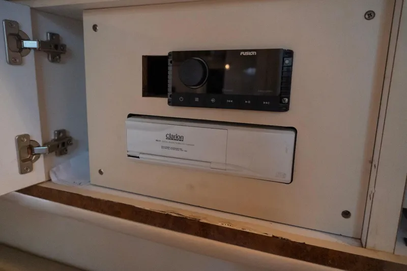 Slide: The Image of 1998 Sea Ray Sundancer 330 audio system with Fusion and Clarion components. - 31