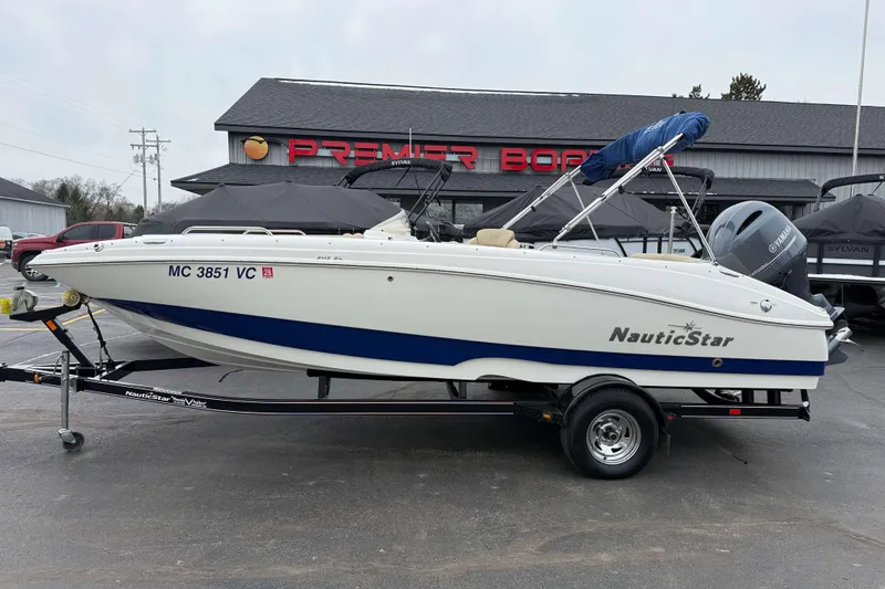 Slide: The Image of 2020 NauticStar 203 SC boat on trailer at dealership, side view. - 15
