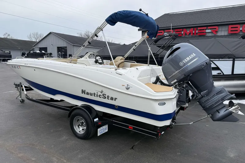 Slide: The Image of 2020 NauticStar 203 SC boat with Yamaha engine on trailer at dealership. - 16
