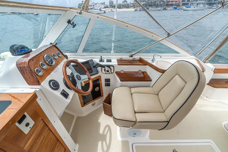 Slide: The Image of 2006 Hunt Yachts Harrier 25 cockpit with luxurious seating and wooden dashboard. - 26