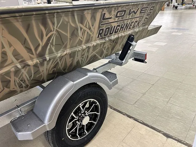 Slide: The Image of Lowe Roughneck RX1760 Pathfinder 2026 - 3