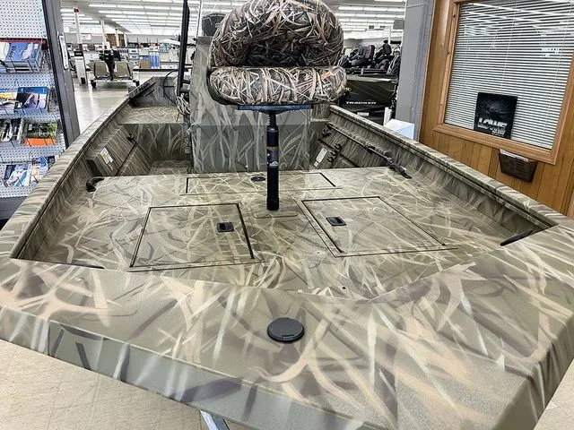 Slide: The Image of Lowe Roughneck RX1760 Pathfinder 2026 - 7