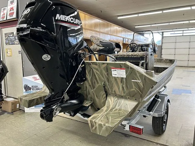 Slide: The Image of Lowe Roughneck RX1760 Pathfinder 2026 - 9