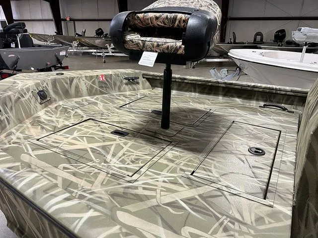 Slide: The Image of Lowe Roughneck RX1760 Pathfinder 2026 - 10