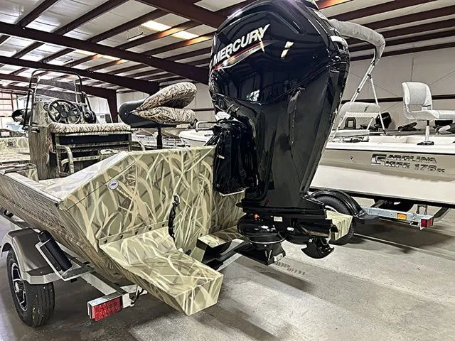 Slide: The Image of Lowe Roughneck RX1760 Pathfinder 2026 - 13