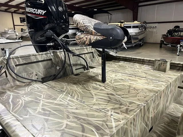 Slide: The Image of Lowe Roughneck RX1760 Pathfinder 2026 - 6