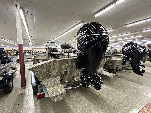 Slide: The Image of Lowe Roughneck RX1870 Pathfinder 2026 - 13